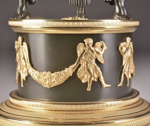 Centre de table Empire aux Victoires ailées en bronze patiné et doré - Empire