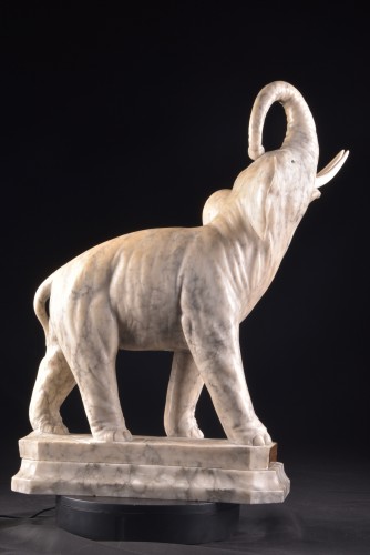 Antiquités - Gugliemo Pugi (1850-1915) , Grande sculpture en marbre d'un éléphant