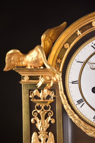 XIXe siècle - “Le Réconciliation” grande pendule Empire romantique en bronze doré