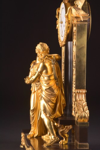 Empire - “Le Réconciliation” grande pendule Empire romantique en bronze doré