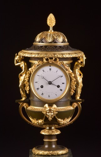 Grande horloge de cheminée en bronze doré et marbre par Thomire, circa 1800 - Horlogerie Style Empire
