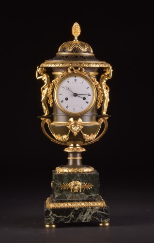 Horlogerie Pendule - Grande horloge de cheminée en bronze doré et marbre par Thomire, circa 1800