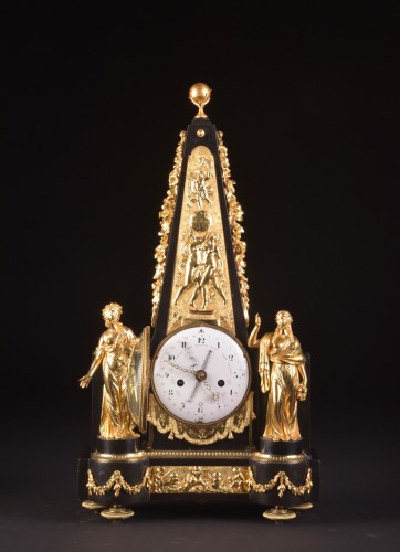 Louis XVI - Grande pendule Obélisque avec calendrier, Fin XVIIIe