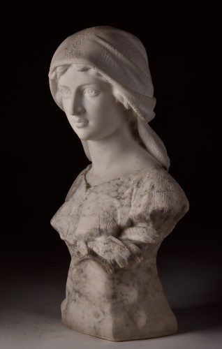 Grand buste de jeune femme en marbre de Carrare bicolore - Art nouveau