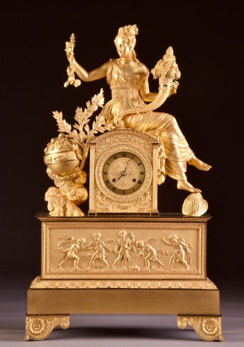 Grande pendule en bronze doré, Déesse à la corne d'abondance - Horlogerie Style Restauration - Charles X