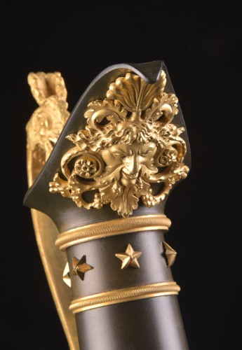 Objet de décoration Cassolettes, coupe et vase - Paire d'aiguières en bronze doré et patiné, attribuées à Claude Galle, ca. 1805