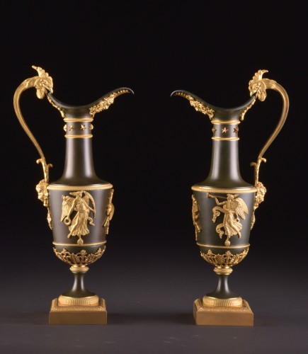 Empire - Paire d'aiguières en bronze doré et patiné, attribuées à Claude Galle, ca. 1805