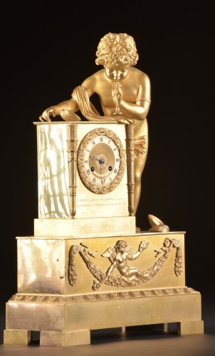 Horlogerie Pendule - Pendule Louis Philippe avec un grand putto, vers 1830