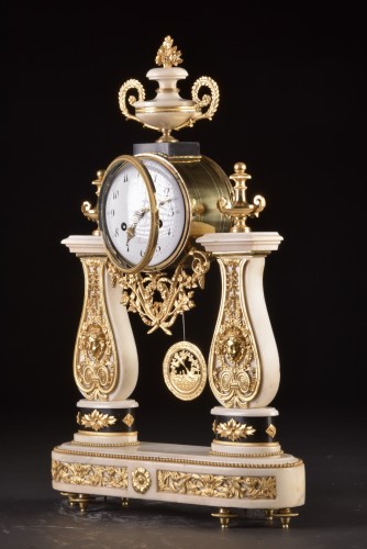 Antiquités - Horloges à colonne Louis XVI en marbre