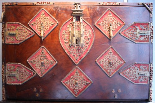  - Cabinet Bargueno sur son coffre, Espagne, fin XVIe début du XVIIe