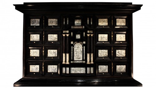 Cabinet d’apparat en ébène et ivoire gravé, Naples début du XVIIe siècle - Mobilier Style 