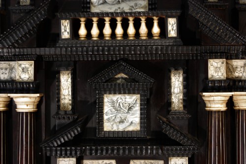  - Cabinet d’apparat en ébène et ivoire gravé, Naples début du XVIIe siècle