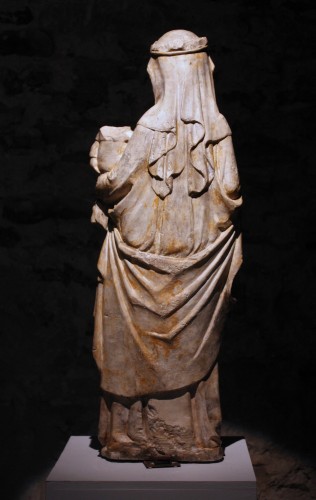 Antiquités - Vierge à l’enfant en pierre sculptée, milieu du XIVe siecle