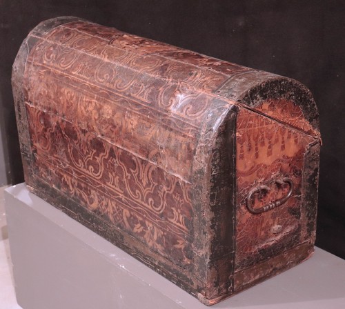 Antiquités - Coffre de voyage en cuir, Italie centrale 17e siècle