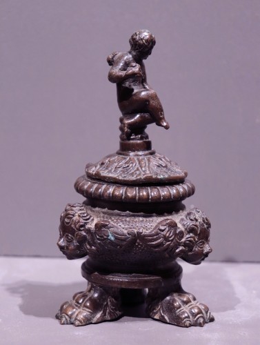 XVIe siècle et avant - Encrier en bronze, Vénétie XVIe siècle