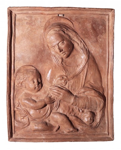 Vierge à l'Enfant, haut-relief en terre cuite du  XVIe siècle