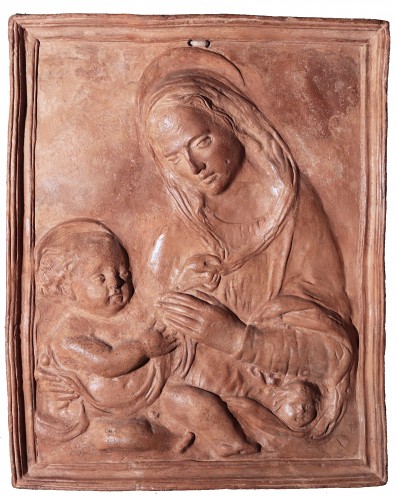 Vierge à l'Enfant, haut-relief en terre cuite du  XVIe siècle - Sculpture Style Renaissance
