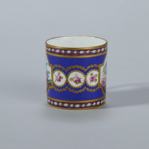 XVIIIe siècle - Tasse litron en Porcelaine de Sèvres d'époque XVIIIe