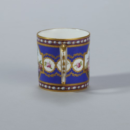 Tasse litron en Porcelaine de Sèvres d'époque XVIIIe - Louis XVI