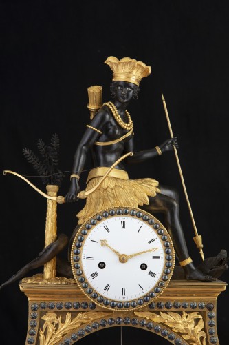 Importante pendule "L'Amérique", France fin XVIIIe - Horlogerie Style Directoire