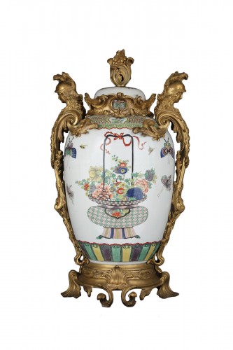 Important vase couvert en  porcelaine de Samson à monture en bronze