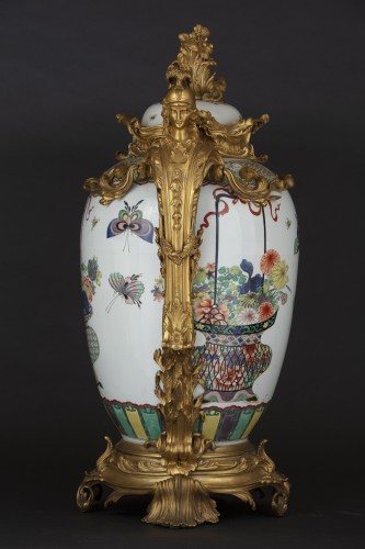 Objet de décoration Cassolettes, coupe et vase - Important vase couvert en  porcelaine de Samson à monture en bronze