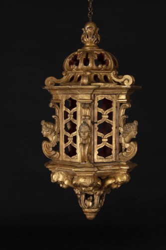Paire de lanternes anciennes en bois doré finement sculpté - Luminaires Style Louis XIV