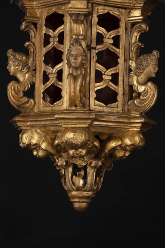 XVIIIe siècle - Paire de lanternes anciennes en bois doré finement sculpté