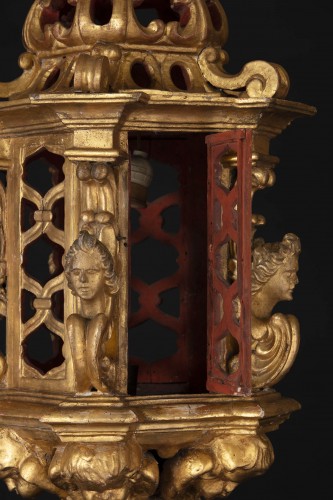 Paire de lanternes anciennes en bois doré finement sculpté - Louis XIV