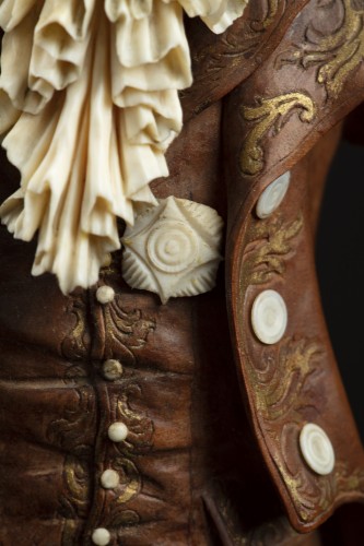 Antiquités - Paire de sculptures en ivoire et bois du 19e siècle