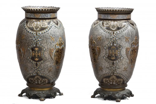 Paire de grands vases en porcelaine fin XIXe
