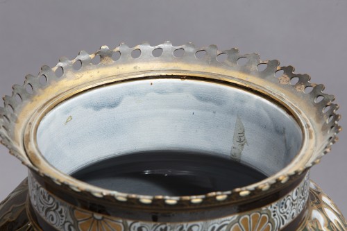 XIXe siècle - Paire de grands vases en porcelaine fin XIXe