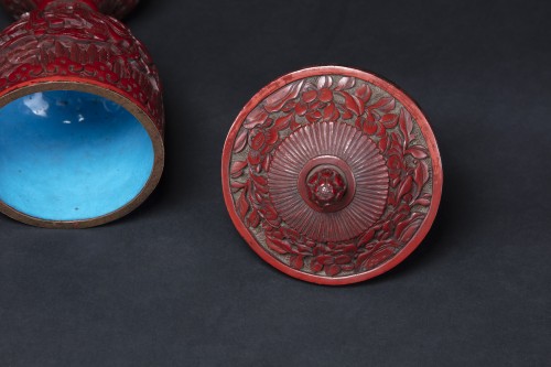 Paire de coupes en laque rouge cinabre - Phidias Antiques
