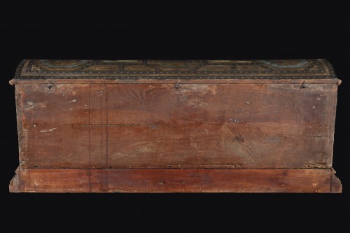 Antiquités - Coffre de mariage en bois laqué polychrome