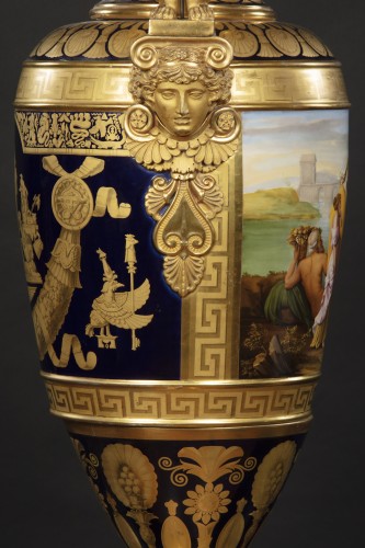 Céramiques, Porcelaines  - Vase monumental en porcelaine