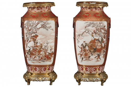Paire de vases en porcelaine  japonaise période Meiji
