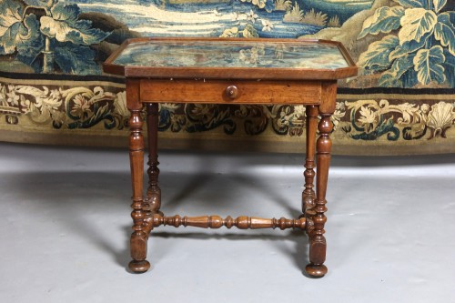 Table cabaret en bois de noyer fin XVIIe siècle - Mobilier Style Louis XIII