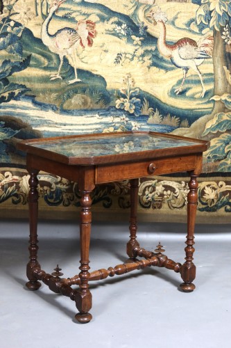 XVIIe siècle - Table cabaret en bois de noyer fin XVIIe siècle