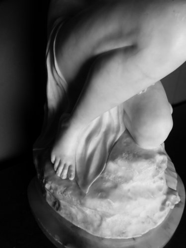  - Groupe en albâtre sculpté signé A.del Perugia