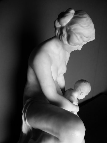 Antiquités - Groupe en albâtre sculpté signé A.del Perugia