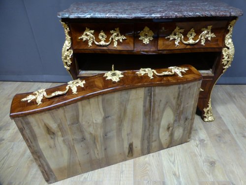 Mobilier Commode - Commode tombeau Louis XV en marqueterie