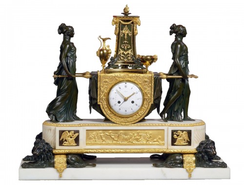 Pendule de cheminée Louis XVI de vestales vierges portant le feu sacré