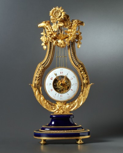 Pendule lyre squelettée en bronze doré et porcelaine de Sèvres - Richard Redding Antiques