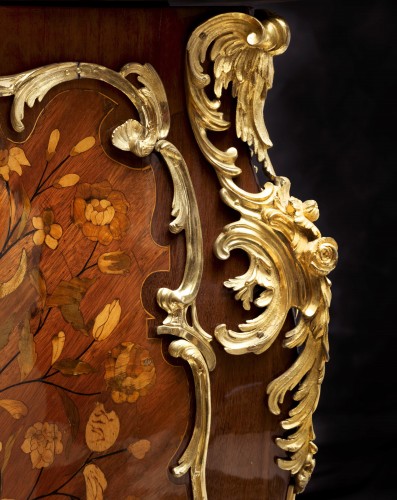 Commode bombée Louis XV de Pierre Fléchy - Richard Redding Antiques