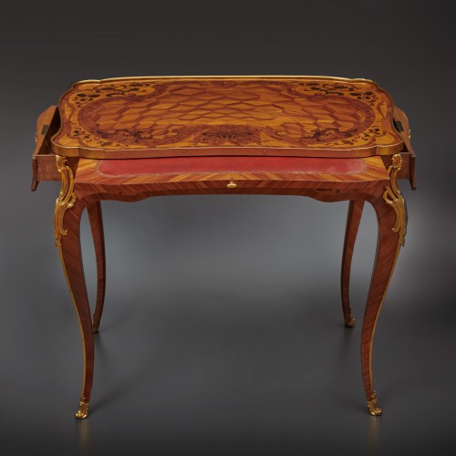 Table à écrire de Louis XV en bois de rose et bois de rose - Mobilier Style Louis XV