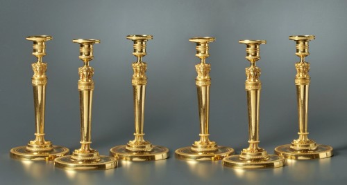 Luminaires Bougeoirs et Chandeliers - Ensemble de six chandeliers figuratifs Empire en bronze doré