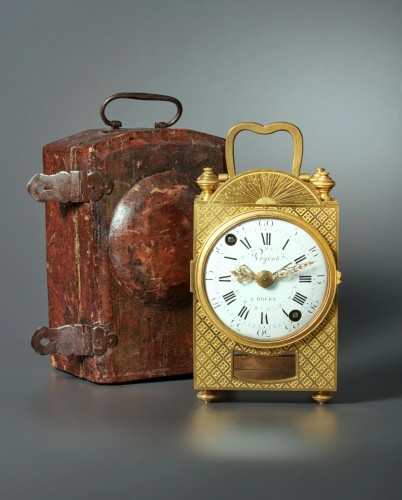 Und pendule de voyage Louis XVI d'une durée de huit jours, Végéax à Roüen - Horlogerie Style Louis XVI