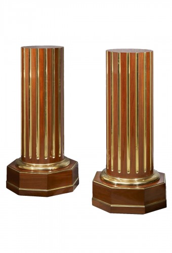 Paire de colonnes en acajou sculpté et doré montées sur bronze doré