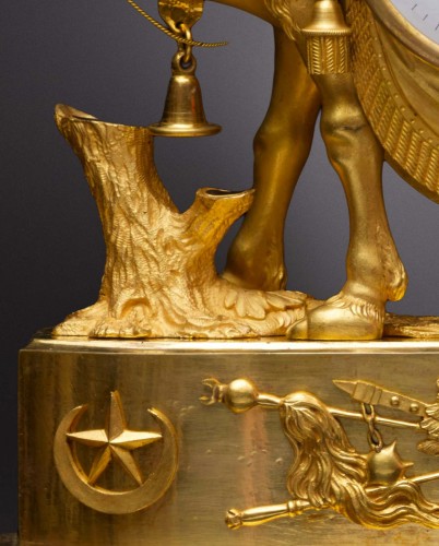 Pendule Empire en bronze doré "au dromadaire" par Basile-Charles Le Roy - Empire