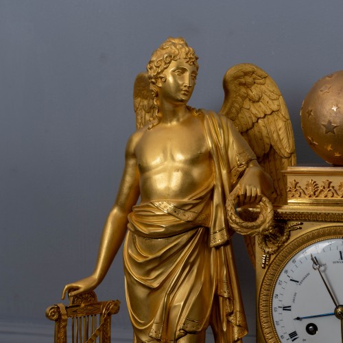 XIXe siècle - Pendule Empire à manteau en bronze doré